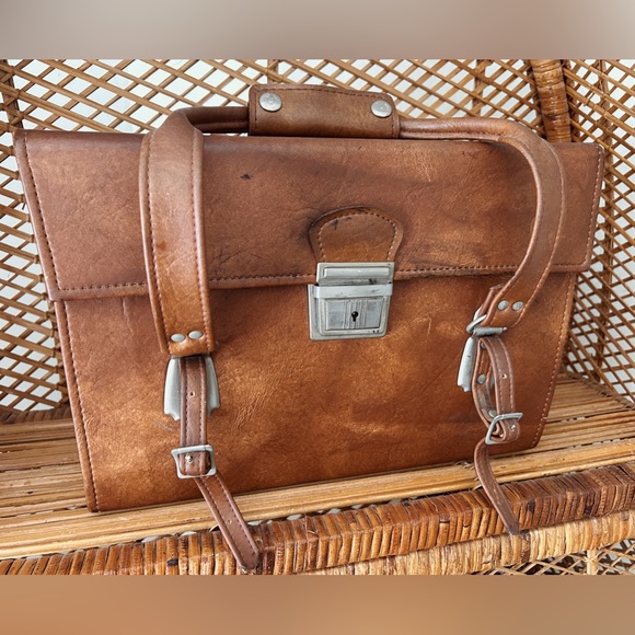 GAF ST/802 Super 8 Movie Camera with Leather Case 1963 - Picture 5 of 6